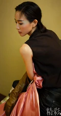 张钧甯眼神有故事般超投入复古时尚写真登杂志图片