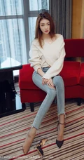 模样清秀高个子气质女生可樂Vicky紧身牛仔裤高跟穿搭沙发优雅气质写真套图