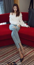 模样清秀高个子气质女生可樂Vicky紧身牛仔裤高跟穿搭沙发优雅气质写真套图