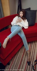 模样清秀高个子气质女生可樂Vicky紧身牛仔裤高跟穿搭沙发优雅气质写真套图