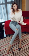 模样清秀高个子气质女生可樂Vicky紧身牛仔裤高跟穿搭沙发优雅气质写真套图