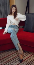 模样清秀高个子气质女生可樂Vicky紧身牛仔裤高跟穿搭沙发优雅气质写真套图
