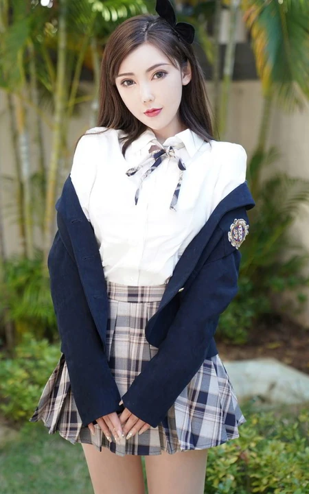 气质女生柴婉艺日系JK制服袜装穿搭气质清新居家小院室内写真套图