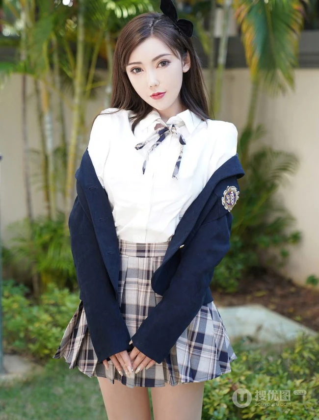 气质女生柴婉艺日系JK制服袜装穿搭气质清新居家小院室内写真套图