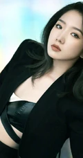 孟美岐酷飒少女风黑衣礼裙穿搭写真图片