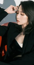 孟美岐酷飒少女风黑衣礼裙穿搭写真图片