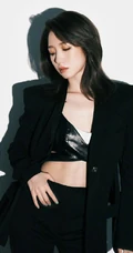 孟美岐酷飒少女风黑衣礼裙穿搭写真图片