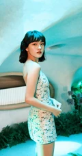 文淇肩带碎花裙穿搭俏丽清新写真图片