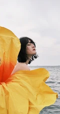 文淇肩带碎花裙穿搭俏丽清新写真图片