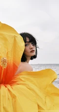 文淇肩带碎花裙穿搭俏丽清新写真图片