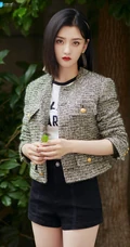 宋祖儿身着黑色短裤清新可人森系写真手机壁纸图片
