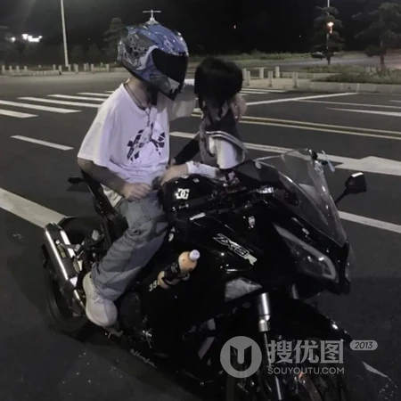 2021年最潮真人情侣一人一半专用头像，超好看的热恋，恩爱情侣左右配对头像图片