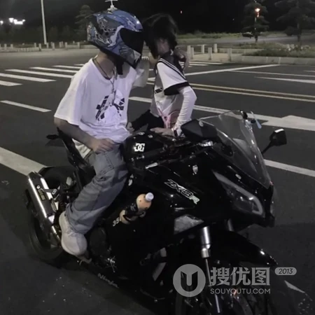 2021年最潮真人情侣一人一半专用头像，超好看的热恋，恩爱情侣左右配对头像图片