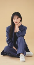 韩国女演员金智媛化身精致女人最新优雅气质穿搭写真图片