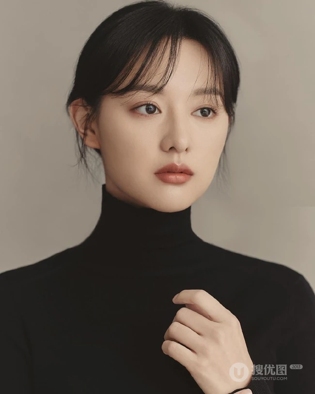 韩国女演员金智媛化身精致女人最新优雅气质穿搭写真图片