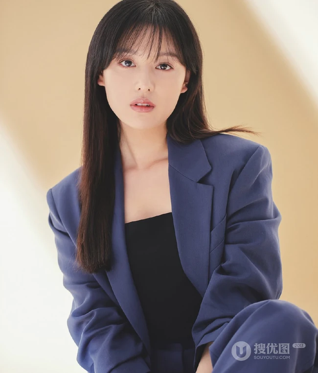 韩国女演员金智媛化身精致女人最新优雅气质穿搭写真图片