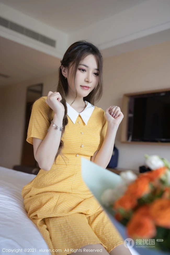 漂亮可人女生小姐姐鱼子酱橘黄色清新连衣裙户外及室内好看写真套图