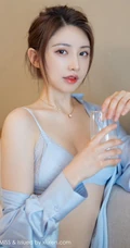 气质柔美气质女生轻熟刘奕宁最新睡衣衬衫家居服系列高清室内气质写真套图
