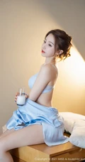 气质柔美气质女生轻熟刘奕宁最新睡衣衬衫家居服系列高清室内气质写真套图