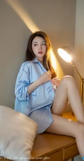 气质柔美气质女生轻熟刘奕宁最新睡衣衬衫家居服系列高清室内气质写真套图