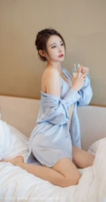 气质柔美气质女生轻熟刘奕宁最新睡衣衬衫家居服系列高清室内气质写真套图