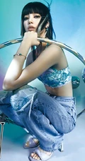 Lisa气质酷飒挑染发型搭配多套服饰登杂志写真图片