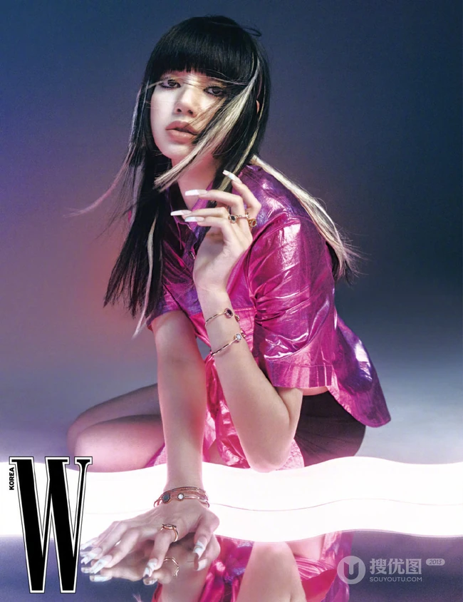 Lisa气质酷飒挑染发型搭配多套服饰登杂志写真图片