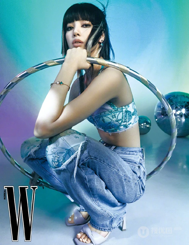 Lisa气质酷飒挑染发型搭配多套服饰登杂志写真图片