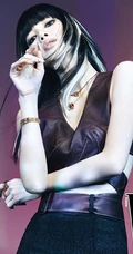 Lisa气质酷飒挑染发型搭配多套服饰登杂志写真图片