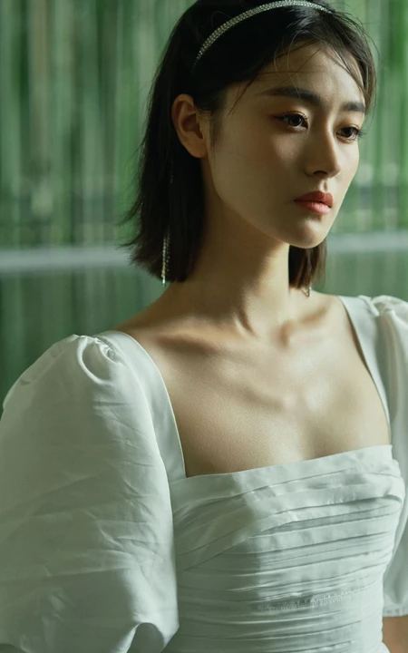 梁颂晴不同颜色风格裙装穿搭，或冷艳，或清冷，或活泼写真图片