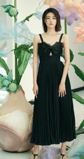 梁颂晴不同颜色风格裙装穿搭，或冷艳，或清冷，或活泼写真图片