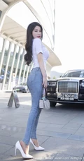 街拍白衬衫牛仔裤线条女生嫩模美七Mia气质吸睛柔美写真美照