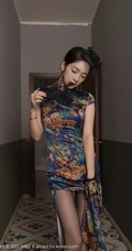 气质时尚女生Angela小热巴一袭贵妇旗袍深袜袜穿搭优雅气质写真套图