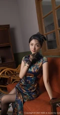 气质时尚女生Angela小热巴一袭贵妇旗袍深袜袜穿搭优雅气质写真套图