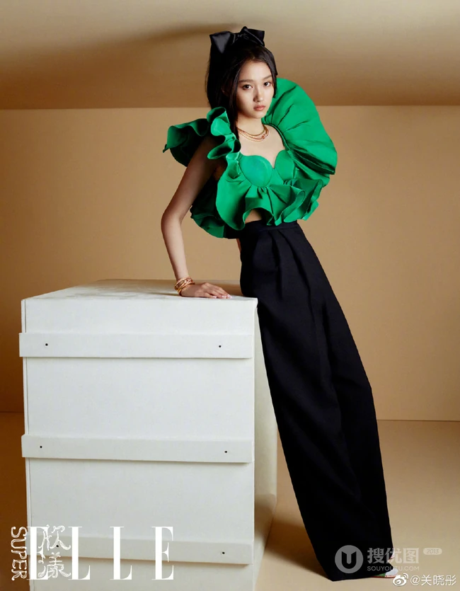 关晓彤化身壁橱蝴蝶少女美美哒微博写真美照