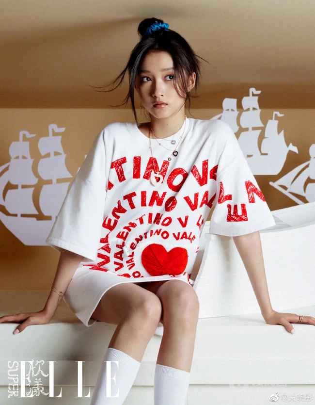 关晓彤化身壁橱蝴蝶少女美美哒微博写真美照