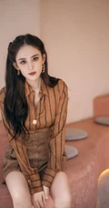 娜扎气质时尚束腰短裤穿搭优雅动人室内写真图片