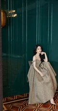 赵丽颖华美浪漫的礼服穿搭优雅气质写真图片