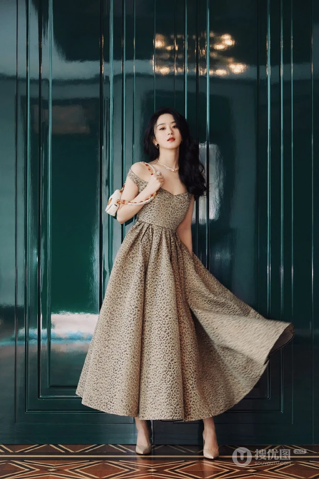 赵丽颖华美浪漫的礼服穿搭优雅气质写真图片