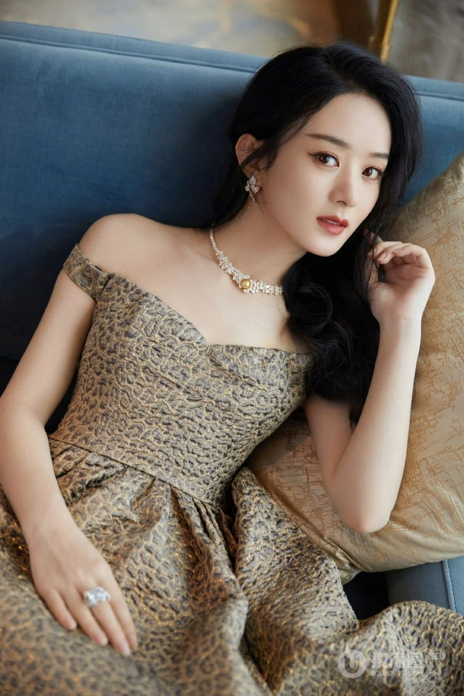 赵丽颖华美浪漫的礼服穿搭优雅气质写真图片