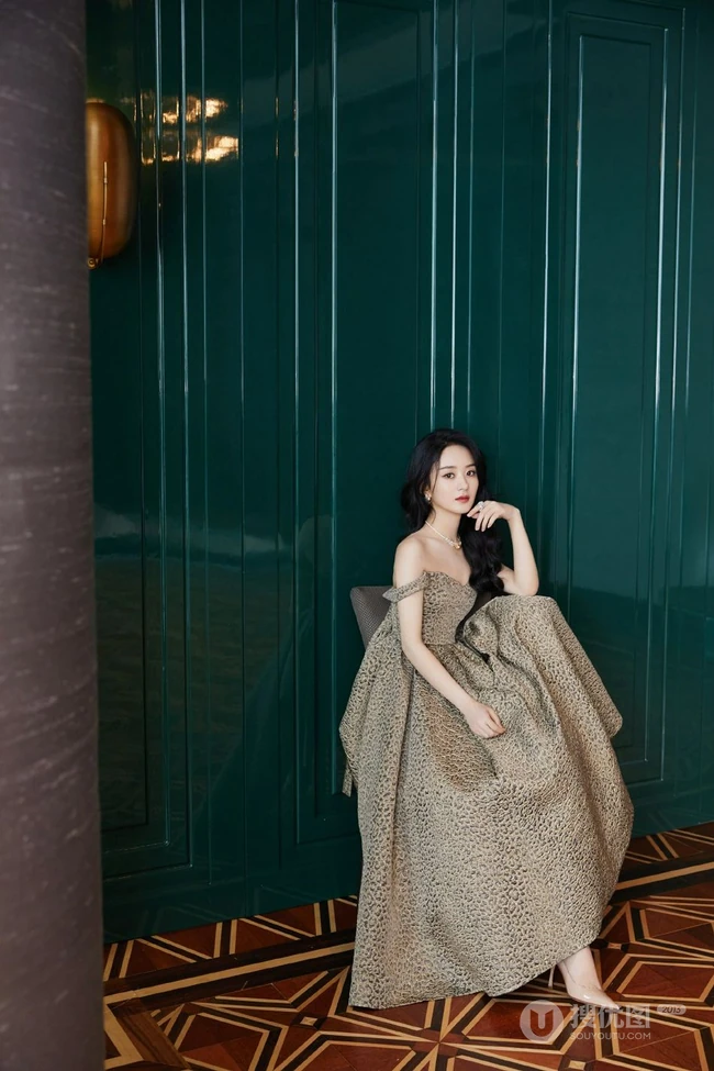 赵丽颖华美浪漫的礼服穿搭优雅气质写真图片