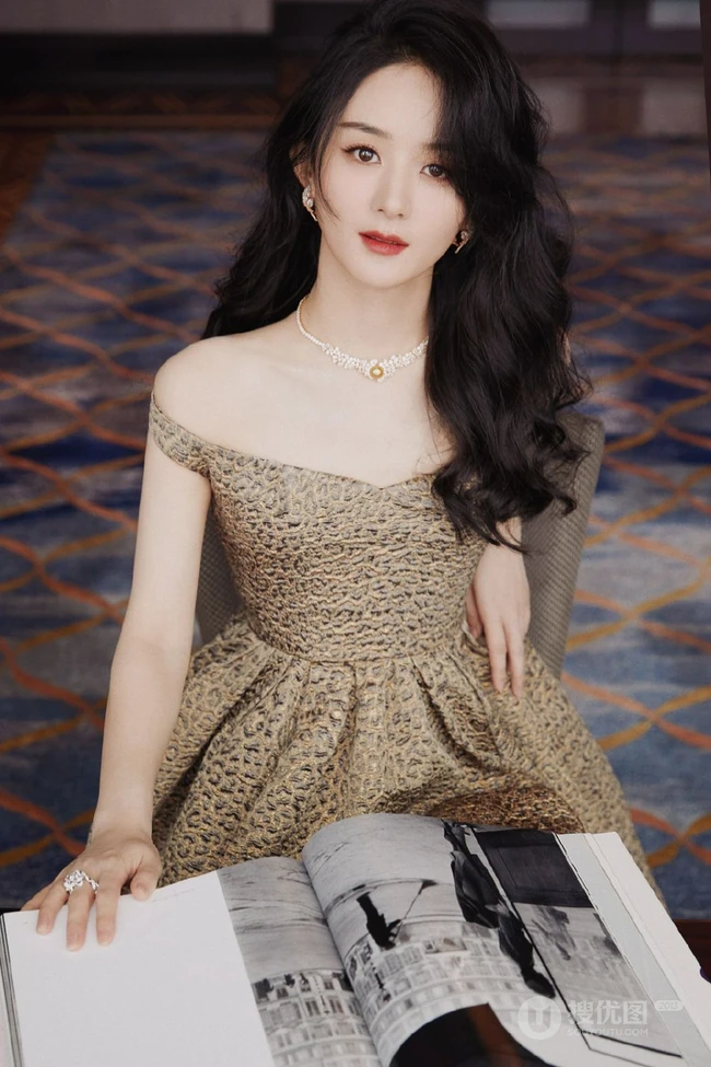 赵丽颖华美浪漫的礼服穿搭优雅气质写真图片