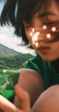 欧阳娜娜，张子枫一起拍写真，宛如姐妹闺蜜般亲密无间，青春气息十足