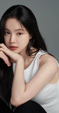 韩国女明星孙娜恩白背心黑裤穿着温婉气质写真图片