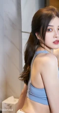 刚跑完步回家的漂亮女生大姐姐韩静安运动背心白短裙加浴室清透写真套图