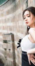 郑合惠子黑白拼接肩带裙穿搭复古胶片质感旅拍写真美照