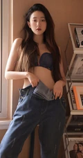 气质纤细线条女生小姐姐马梦琦Tina牛仔背带裤穿搭高冷酷飒室内写真美照