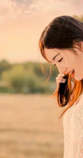 金黄麦田里的美丽身影，气质女生沈梦瑶镂空肩带衣短裤户外麦田艺术写真套图