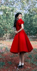 孙怡娇滴滴红裙着身化身森林小公主唯美高清写真图片