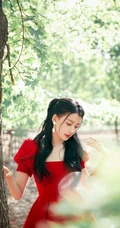 孙怡娇滴滴红裙着身化身森林小公主唯美高清写真图片